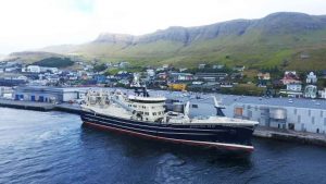 **Finnur Fríði** fulgte tæt efter med ca. 1.000 tons. Begge fartøjer har oplevet gode fangster i internationalt farvand og vendte straks tilbage for at fiske videre. foto: Finnur Fridi