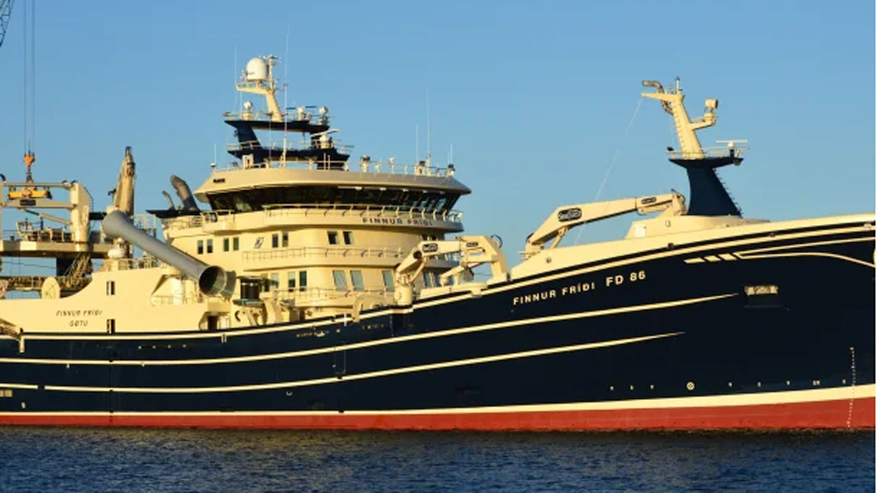 Read more about the article Færøernes nyeste topmoderne trawler stævner ud fra Skagen