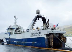 Færøerne: Fransk trawler lander kuller i Tvøroyri. foto: Fisher Bank