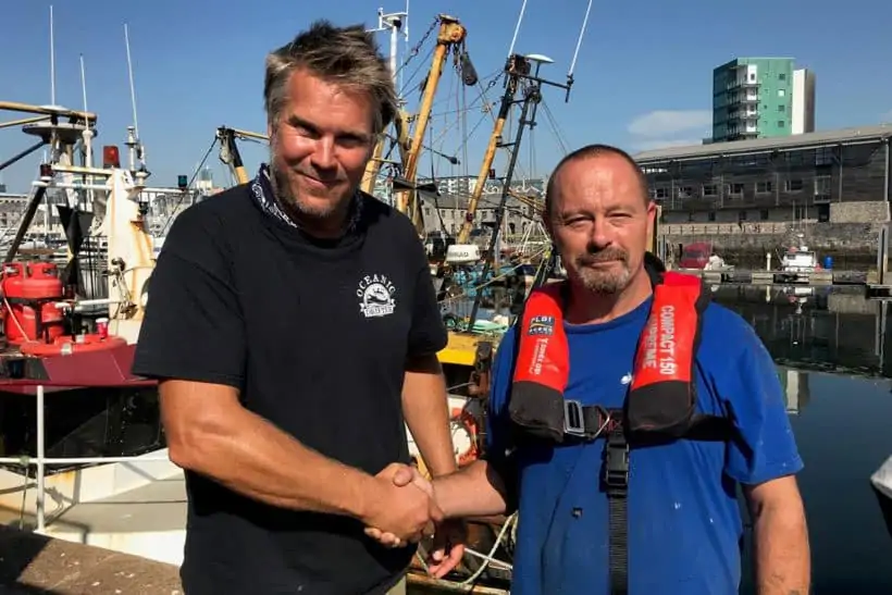 Read more about the article Overbordfalden fisker opfordre til at bruge redningsvest med PLB – »det reddede mit liv«