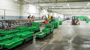 Danske Fiskeauktioner A/S ved Michael Lodahl og Hvide Sande Havn har netop indgået en aftale om optimering af auktionsfaciliteterne på Hvide Sande Havn. foto: Hvide Sande Havn