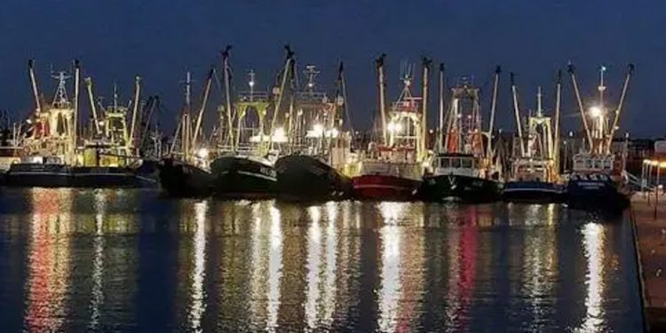 Nu har fiskerne også fået nok af både SVM-Regeringen og EU. arkivfoto: blokade - fiskerforum.dk
