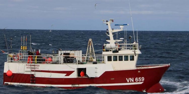Færøsk langline fartøj fisker torsk rundt Færøerne