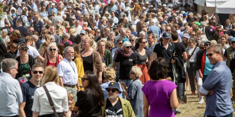 Folkemødet finder sted hvert år i uge 24 i Allinge på Bornholm. Her dyrker vi den demokratiske samtale og mindsker afstanden mellem borger og beslutningstager. foto: Pelle Rink