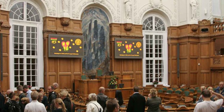 Hvorfor ikke lade uafhængige AI-værktøjer og faktabaserede systemer krydstjekke den information, som danner grundlag for beslutninger i udvalg og ministerier? foto ft.dk