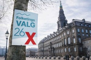 Danmarks Fiskeriforenings formand Svend-Erik Andersen opfordrer folketingskandidater til at besøge fiskerihavnene og få øjnene op for erhvervets betydning for fødevareforsyning, arbejdspladser og den grønne omstilling. AI Foto: FiskerForum.dk