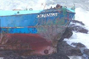 Seks forfrosne fiskere reddet fra skibsforlis.  Foto: skibsvraget af Le Sillon - BBC