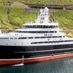 Fabrikstrawleren Gadus kom i sidste uge til havn i Ánirnar med 960 tons fisk i lasten efter en vellykket tur i norsk zone i Barentshavet. foto: Sverri Egholm