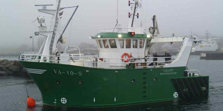 Søby værft med 3 trawlere i rap. Foto: »Galant« med fiskeskipper Kertil Pettersen - Søby Værft