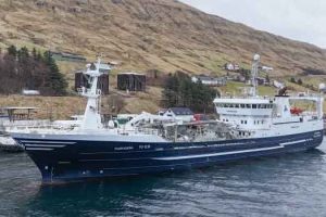 Framherji overtager det tidligere shetlandske pelagiske fiskeskib LK 297 »Serene«, som fremover skal sejle som »Fagraberg«. Samtidig er den hidtidige Fagraberg omdøbt til »Gamli Fagraberg« og sat til salg. foto: Kiran J