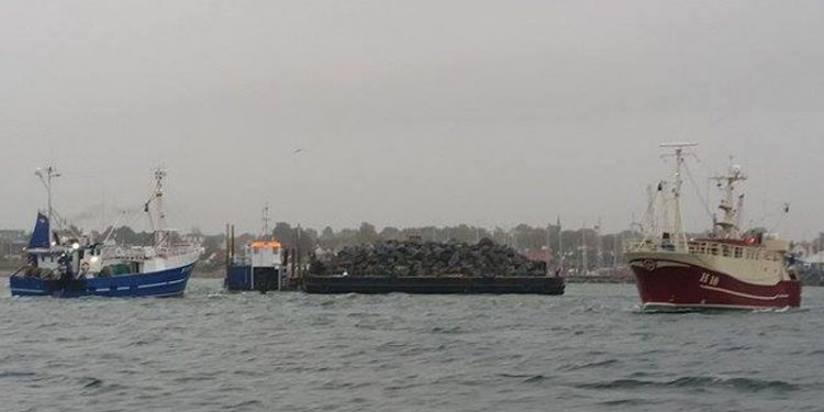 Gilleleje Havn afspærret: Mistanke om sennepsgas-bombe i fiskers trawl. Foto CSH