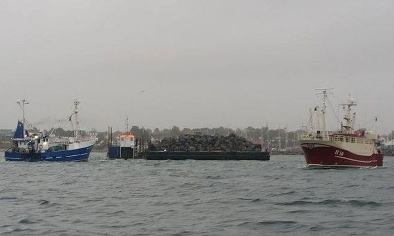 Read more about the article Gilleleje Havn afspærret: Mistanke om sennepsgas-bombe i fiskers trawl