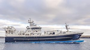 Dette ældre skib er netop sat til salg hos Atlantic Shipping i København til en pris på 225 millioner danske kroner. Den høje pris illustrerer tydeligt, hvordan både nybyggeri og brugte fiskeskibe i god stand har oplevet en markant værdistigning de seneste år. foto: Simek