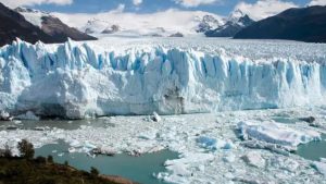 Et omfattende internationalt forskningssamarbejde, ledet af iskerneforskere fra Københavns Universitet, har opnået en helt enestående bedrift ved at bore sig igennem hele indlandsisen i Østgrønland. foto: Wikipedia