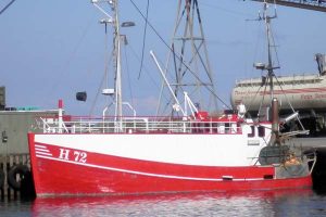 Hummerfisker fanger engelsk bundmine i trawlet.  Foto: H72 Camilla - Brian V