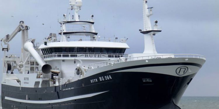 Nyt fra Færøerne uge 5  Foto: HG 264 »Ruth« lander makrel for 50 mio.kroner i janaur måned - PmrA