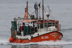 Mikael Borup på fiskefartøjet HG 290 anløber Hirtshals Havn. Arkivfoto