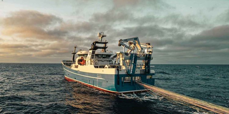Da det islandske rederi Gjögur skulle have leveret deres nye pelagiske fartøj »Hákon« TH-250, valgte de at investere i de nyeste kontrollerbare trawldøre fra Thyborøn Trawldoor. Det blev et sæt Type 42 døre på 12 m2 og 4700 kilo – de første af deres slags på et islandsk fartøj. foto: Hampidjan