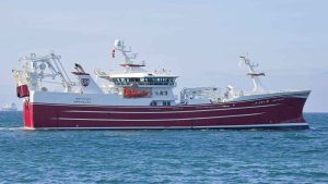 Det nye norske pelagiske fiskefartøj »Havfisk« har netop sat kurs og fart mod sin hjemhavn i Ålesund i Norge, efter at være blevet færdigbygget og overdraget i Skagen. Skibet er konstrueret af Karstensens Skibsværft I Skagen og skrogbygget på værftets afdeling i Gdansk i Polen. foto: Karstensens