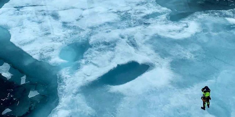 Forskere fra DTU Aqua har opdaget, at ferskvand og kulstof fra de sibiriske floder rejser tusindvis af kilometer gennem Arktis og når det dybe vand i Labradorhavet sydvest for Grønland. foto: CarolineVGjelstrup - dtu