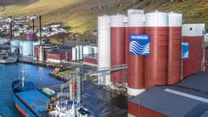 Fuglefjord har i den seneste uge været centrum for en stor landing af blåhvilling, hvor flere store trawlere har afleveret deres fangster til Havsbrún. foto: wikip