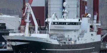 xI sidste uge har det været en særdeles travl uge, især for modtageanlæggene i Fuglafjørður. Her har flåden leveret massive mængder til blandt andet Havsbrún og Pelagos - foto: Kiran J