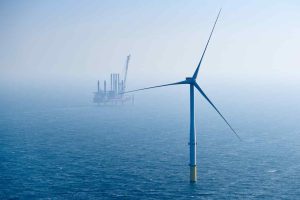 Udsigten til at gigantiske havvindmølleparker lukker vitale fiskefelter i Nordsøen, så jubler man i København og i energisektoren over en positiv »revanche«, hvor milliardbud på nye havvindmøller i Nordsøen og Kattegat, nu virkeligt ser ud til at komme op på sporet igen. arkivfoto: Green Power Denmark