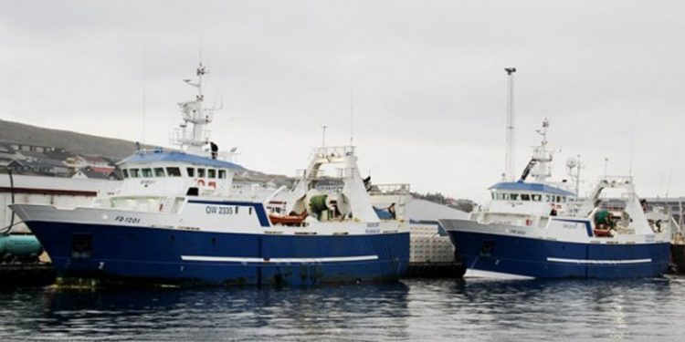 Nyt fra Færøerne uge 50  Foto:De færøske partrawlere Heykur og Falkur landede i sidste uge Fotograf: KiranJ