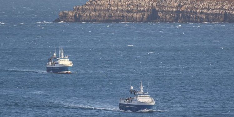 Færøerne: Partrawlerne har travlt med sej-fiskeriet foto: sverri Egholm