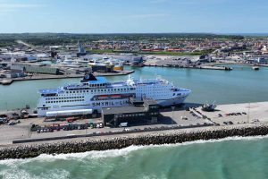 Trods færre landinger af makrel stormer Hirtshals Havn frem med en omsætningsrekord på 91,6 mio. kr. Et stærkt fiskeri efter konsumfisk og skaldyr har, sammen med høj aktivitet på havnen, sikret et overskud på 15,5 mio. kr., der nu skal finansiere fremtidens store havneudvidelse. foto: Hirtshals Havn