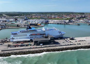 Trods færre landinger af makrel stormer Hirtshals Havn frem med en omsætningsrekord på 91,6 mio. kr. Et stærkt fiskeri efter konsumfisk og skaldyr har, sammen med høj aktivitet på havnen, sikret et overskud på 15,5 mio. kr., der nu skal finansiere fremtidens store havneudvidelse. foto: Hirtshals Havn