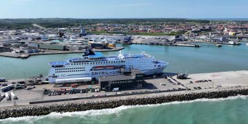 Trods færre landinger af makrel stormer Hirtshals Havn frem med en omsætningsrekord på 91,6 mio. kr. Et stærkt fiskeri efter konsumfisk og skaldyr har, sammen med høj aktivitet på havnen, sikret et overskud på 15,5 mio. kr., der nu skal finansiere fremtidens store havneudvidelse. foto: Hirtshals Havn