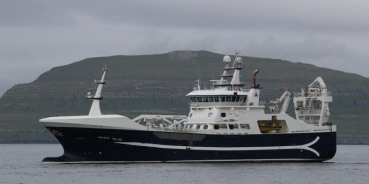 Notfiskeri giver bedre priser for færøske makrelfiskere  Foto: »Høgaberg«   -   Kiran J