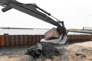 Kaj 109, skærpet affaldssortering og ny belysning ved auktionshallen skal styrke både arbejdsmiljø, bæredygtighed og erhvervsudvikling i den Vestjyske Havn. foto: Hvide Sande Havn