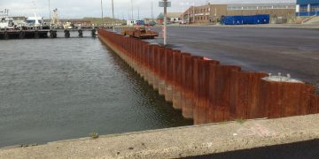 Spunsvæg ved Vodbinderpier på Hvide Sande havn 