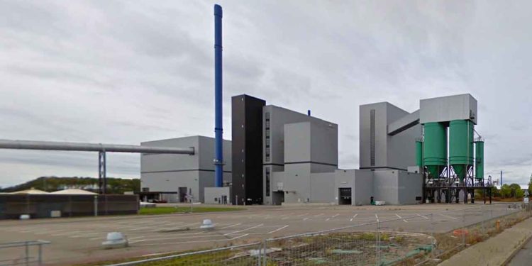 Trods årtiers debat om udledning af problematisk industrispildevand til Agersø Sund er myndighedernes endelige afgørelse endnu en gang blevet udskudt – denne gang med henvisning til manglende ressourcer og interne problemer. snapshot gm FiskerForum.dk