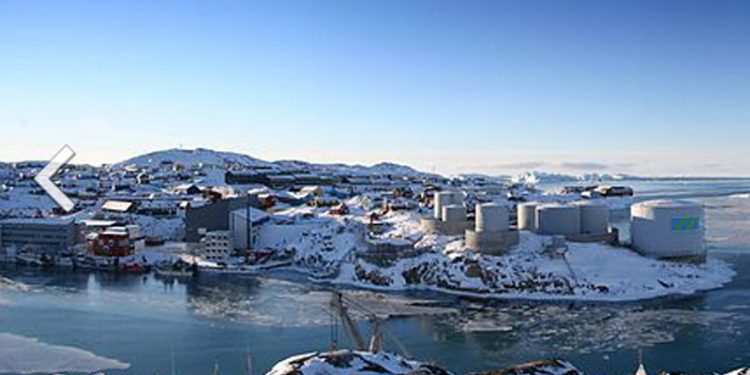 Grønlandsk fiskeindustri opruster i Vestgrønland  Foto: Ilulissat på den grønlandske vestkyst