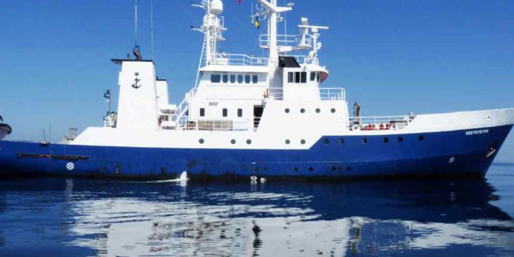 Fiskerikontrolskibet »Vestkysten« fik selv inspektion. Foto: inspektionsfartøjet »Vestkysten«  fiskeristyrelsen