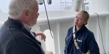 Trine Jepsen samt værftsdirektør Michael Boel Olesen - fiskerforum.dk