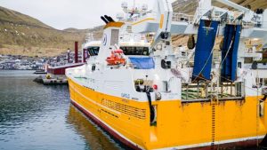 Den danske trawler Isafold kom i ugens løb, ind med 2300 tons makrel til Pelagos. foto: KJ-Fiskur.fo