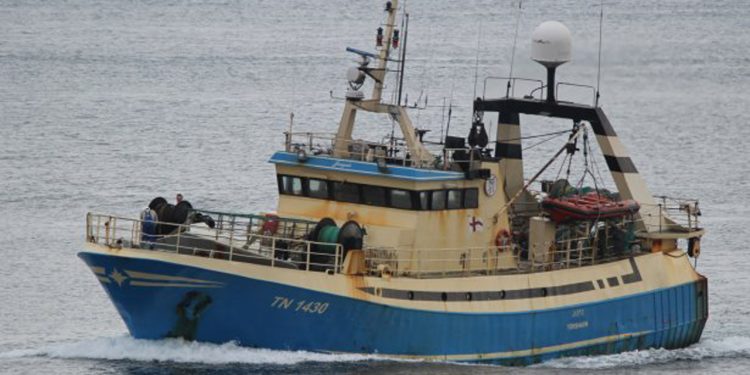 I Tórshavn landede partrawlerne **Jaspis** og **Ametyst** i sidste uge en last på 20 tons fisk. foto: Kiran J