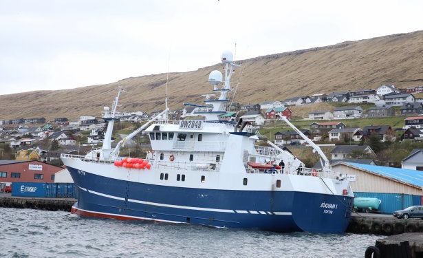 Færøerne: Frossen fisk landes fra Flemish Cap. foto: Jógvan 1 - Kiran J