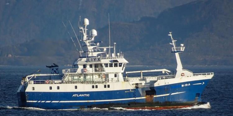 færøerne: Imponerende landinger af torsk og brosme i Kollefjord foto: Logvin I - Kiran J