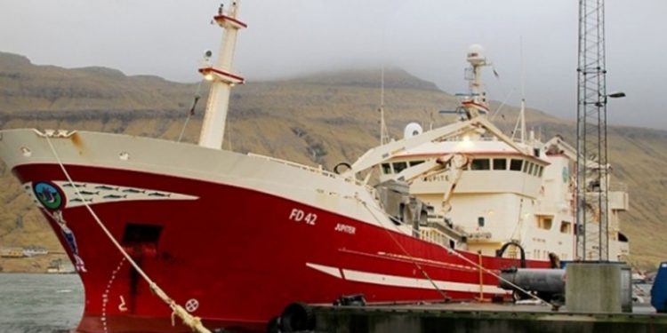 Færøerne: Trawlerne henter silden i Islandsk farvand foto: Kiran J