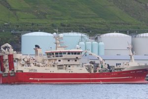 I Fuglefjord landede trawleren **Jupiter** i sidste uge en last på 1000 tons makrel til Pelagos. foto Kiran J