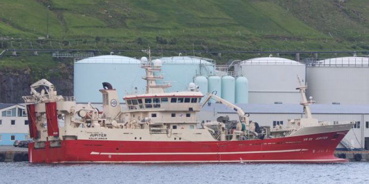 I Fuglefjord landede trawleren **Jupiter** i sidste uge en last på 1000 tons makrel til Pelagos. foto Kiran J