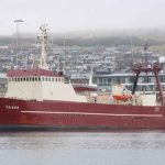 Frysetrawleren **Kappin**, kendt for sin pålidelighed, returnerede med en imponerende last på 72 tons. Det meste af fangsten var hellefisk, og besætningen kunne smile tilfreds over det vellykkede fiskeri. foto: Kiran J