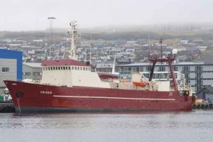 Frysetrawleren **Kappin**, kendt for sin pålidelighed, returnerede med en imponerende last på 72 tons. Det meste af fangsten var hellefisk, og besætningen kunne smile tilfreds over det vellykkede fiskeri. foto: Kiran J