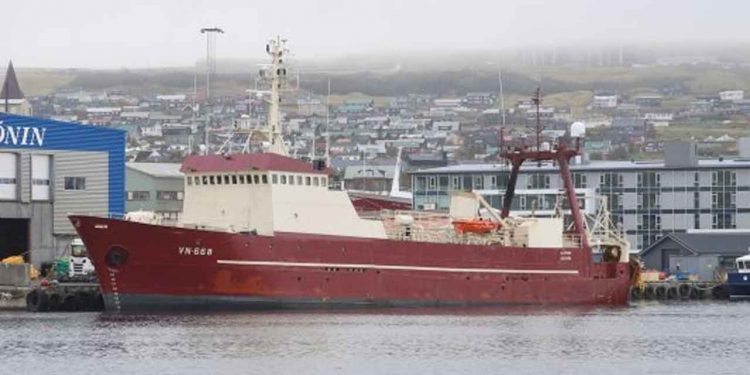 Frysetrawleren **Kappin**, kendt for sin pålidelighed, returnerede med en imponerende last på 72 tons. Det meste af fangsten var hellefisk, og besætningen kunne smile tilfreds over det vellykkede fiskeri. foto: Kiran J