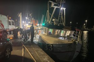 Uheld i nat - garnbåd rammer molen i Hanstholm Havn - privatfoto